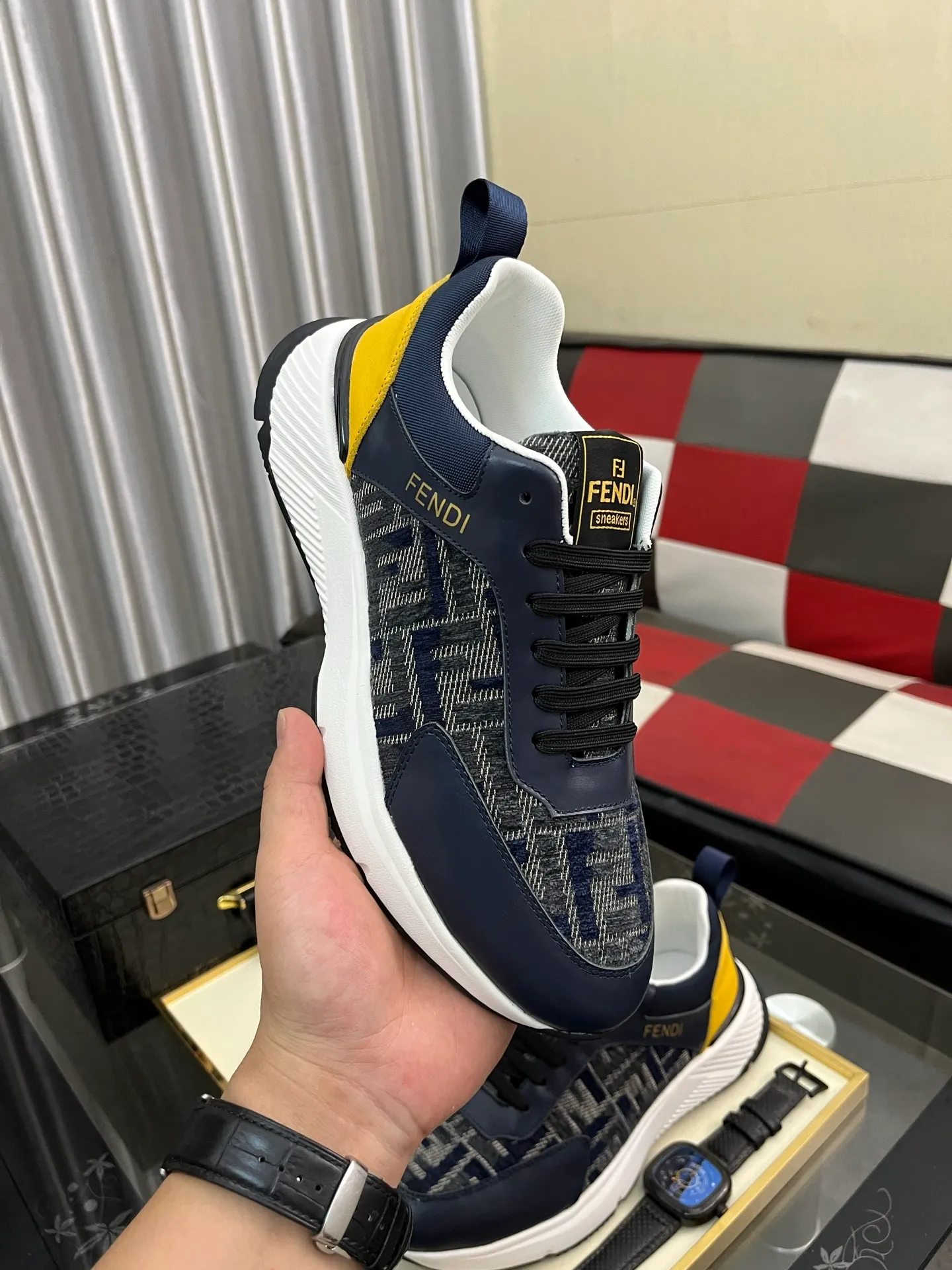 Men's Men's Shoes💰458⌚️⌚️[Fendi] Fendi's latest casual shoes for men! Available at counters simultaneously! Made entirely of imported top-grain calfskin, the interior is made of top-grain water-dyed cowhide, and the original factory-supplied rubber outsole. Leading new fashion concepts. Matching code: 38-442️⃣Colors available